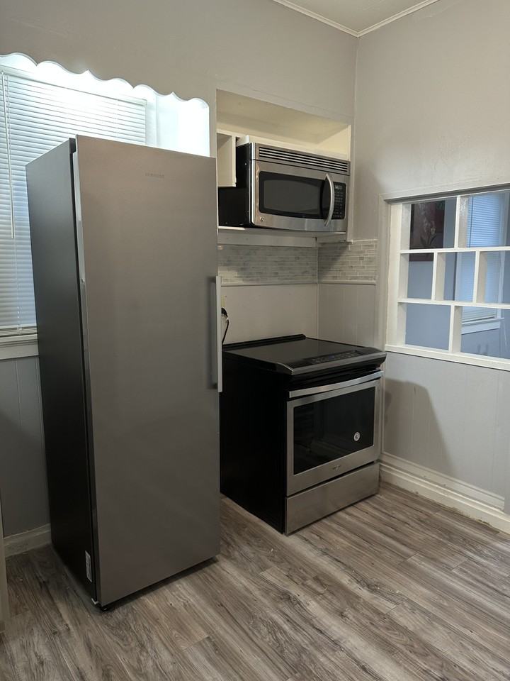 460 Bluff Dr - Photo 4 of 12