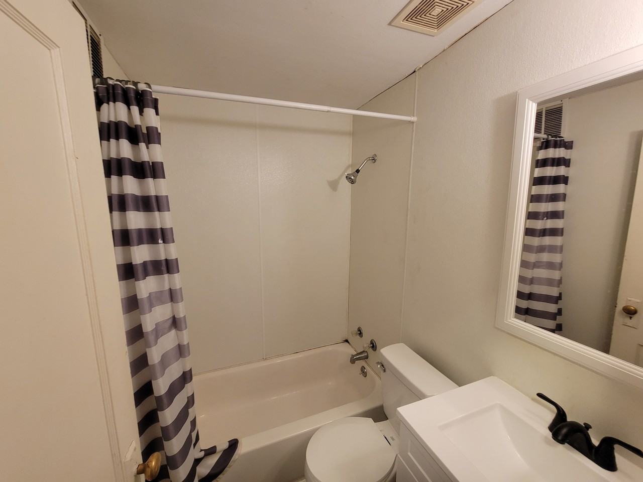 324 W 9th St #3A - Photo 2 of 2