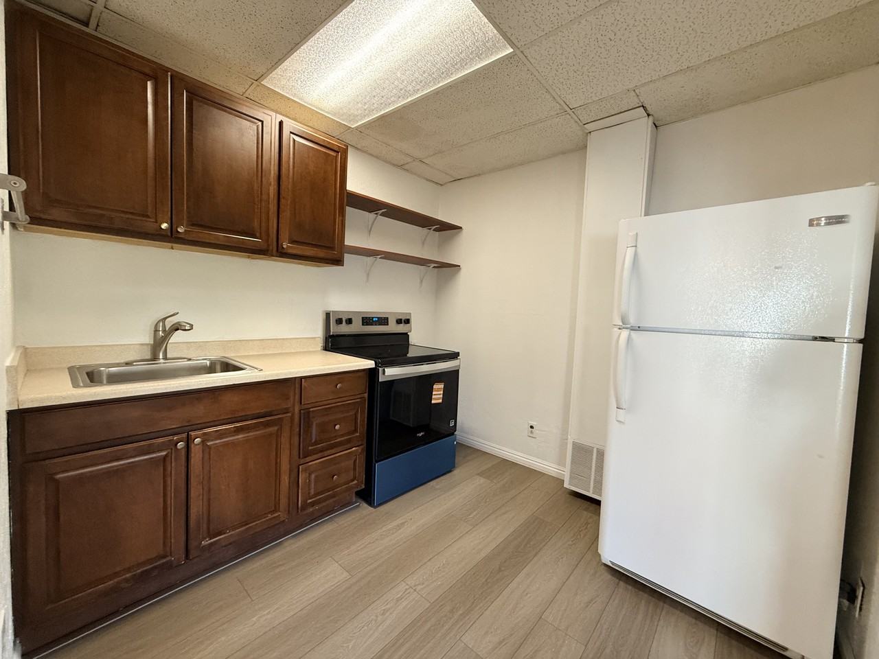 547 E St - Photo 5 of 17