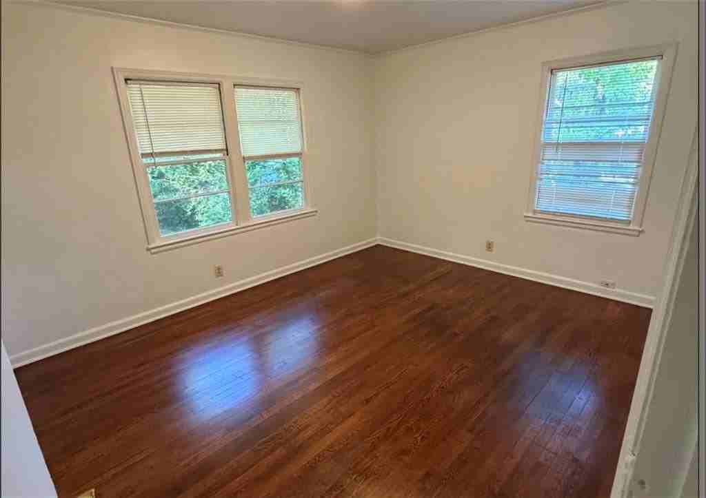 828 Catherine St - Photo 5 of 9