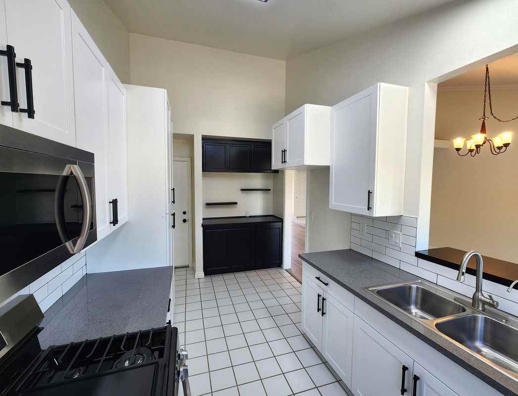 80 Lucas Ct - Photo 4 of 28