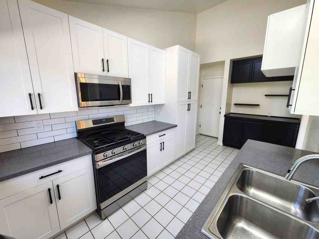 80 Lucas Ct - Photo 5 of 28