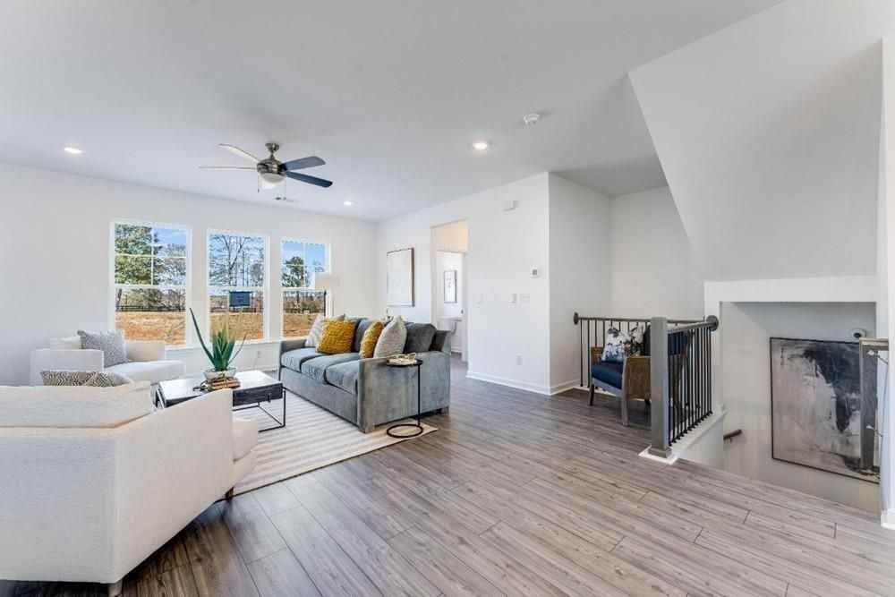 2723 Dreycott Ln - Photo 2 of 4