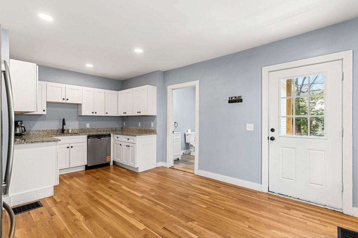 95 Rumford St - Photo 3 of 36