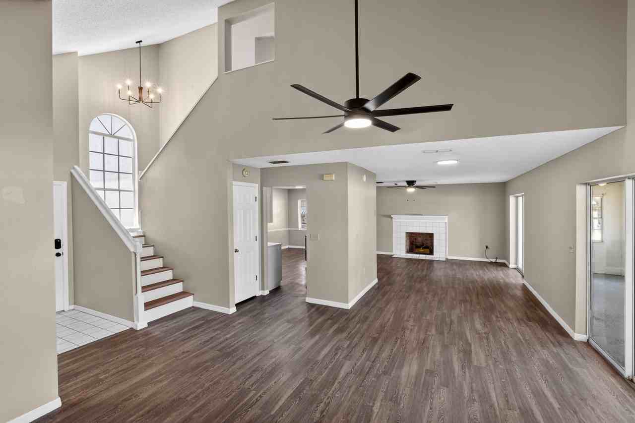 802 Arietta Cir N - Photo 3 of 41