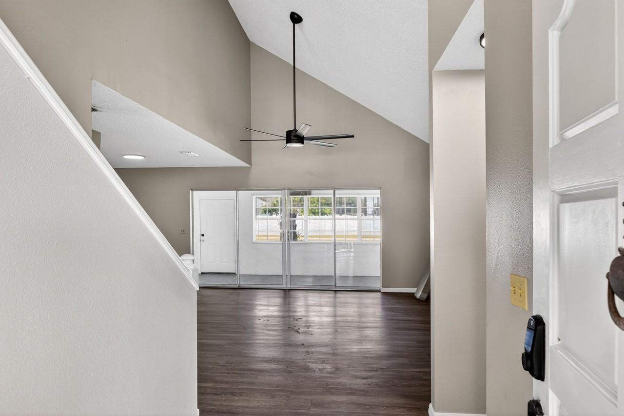 802 Arietta Cir N - Photo 4 of 41