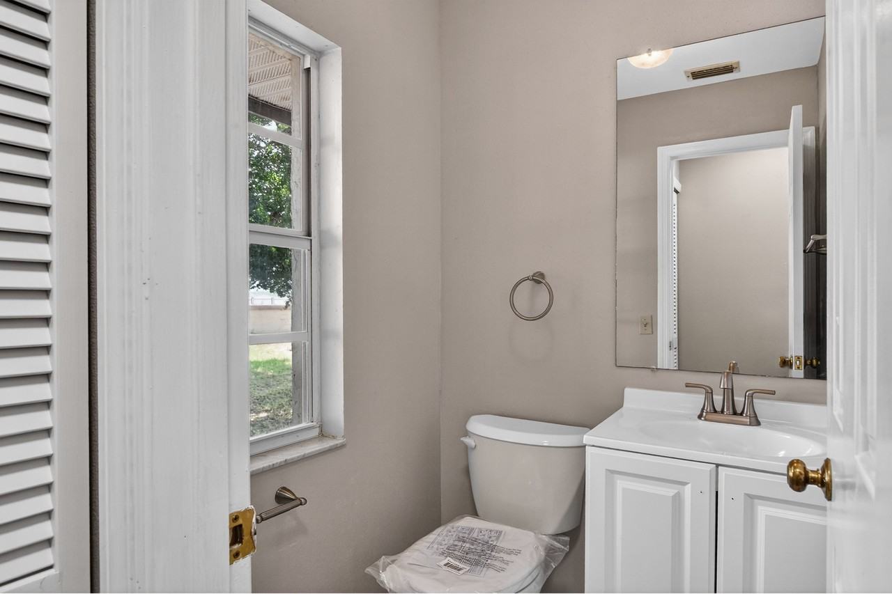 802 Arietta Cir N - Photo 7 of 41