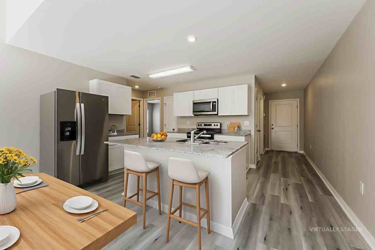 9010 Aegean Cir - Photo 7 of 24