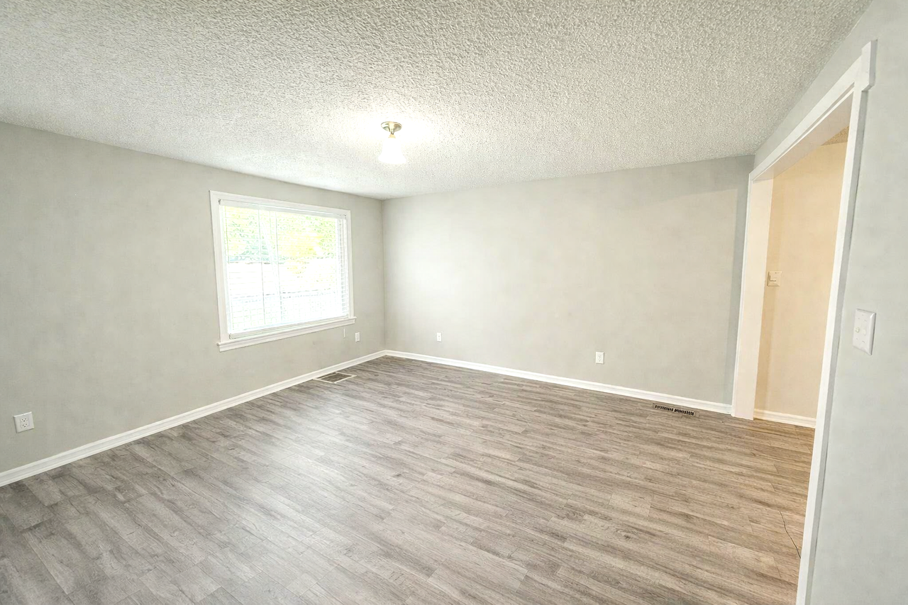 2015 W Wilkins St - Photo 3 of 12