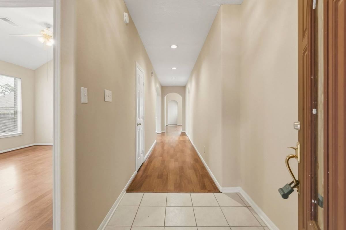 7910 Masonwood Ln - Photo 3 of 8