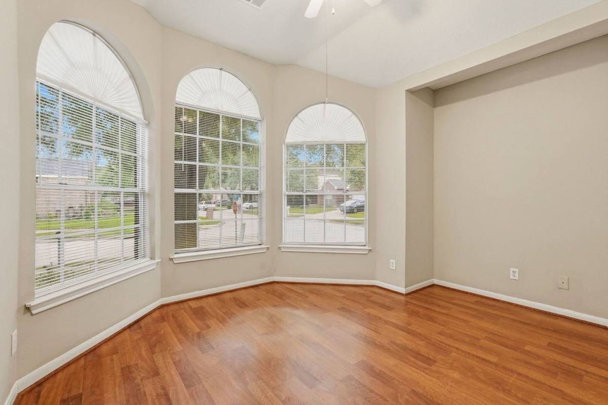 7910 Masonwood Ln - Photo 4 of 8