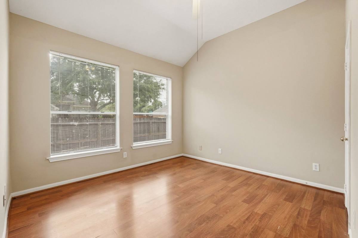 7910 Masonwood Ln - Photo 5 of 8