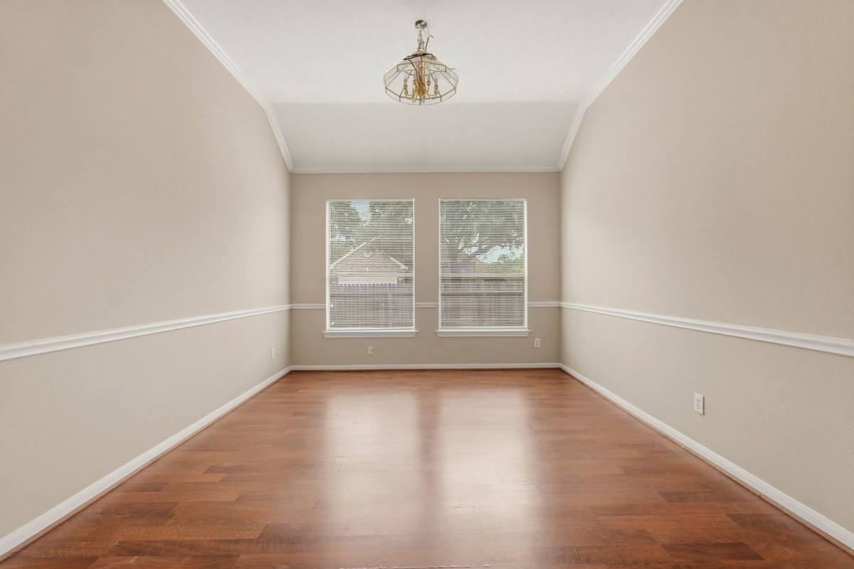 7910 Masonwood Ln - Photo 6 of 8