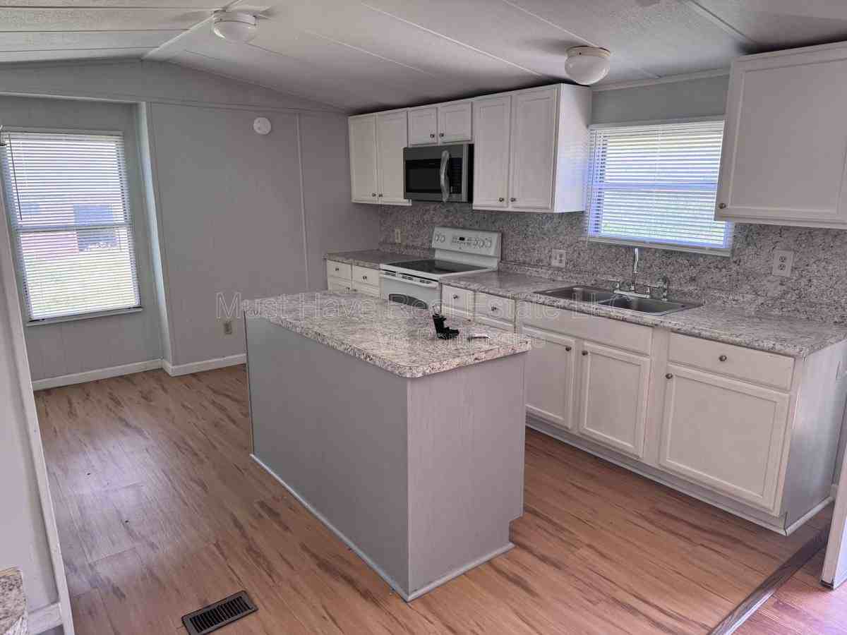 1473 Brooksouth Dr - Photo 2 of 10