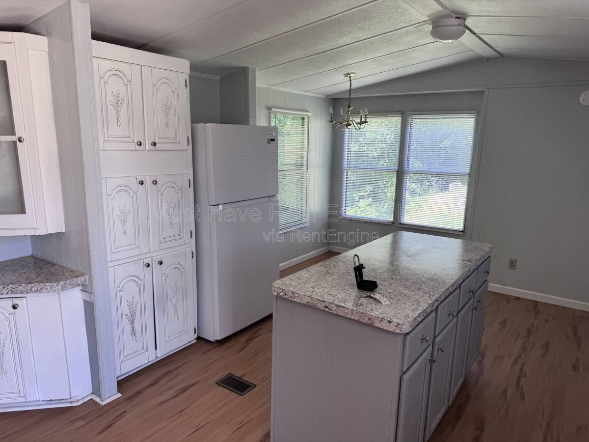 1473 Brooksouth Dr - Photo 3 of 10