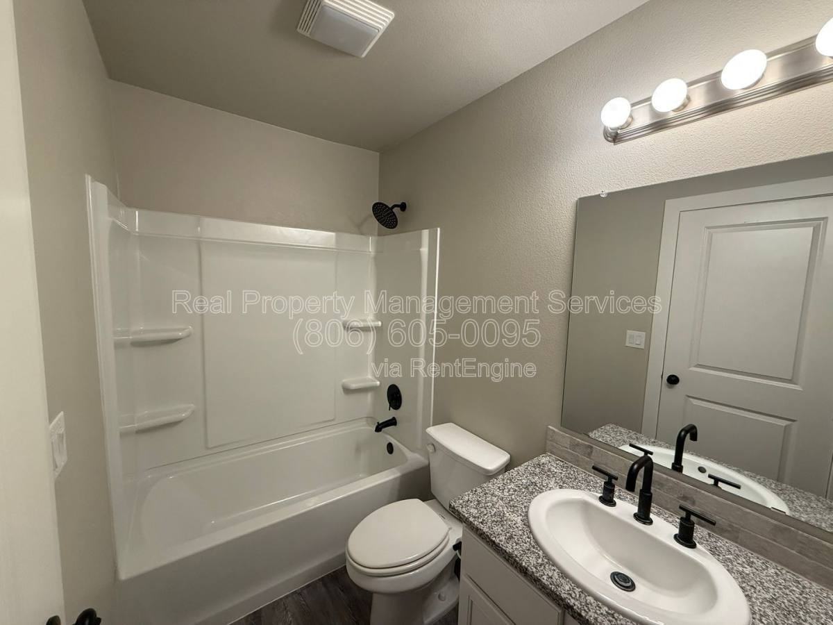 7420 35th St - Photo 2 of 8