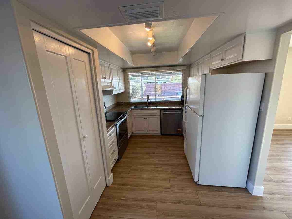8601 E Orange Blossom Ln - Photo 3 of 8