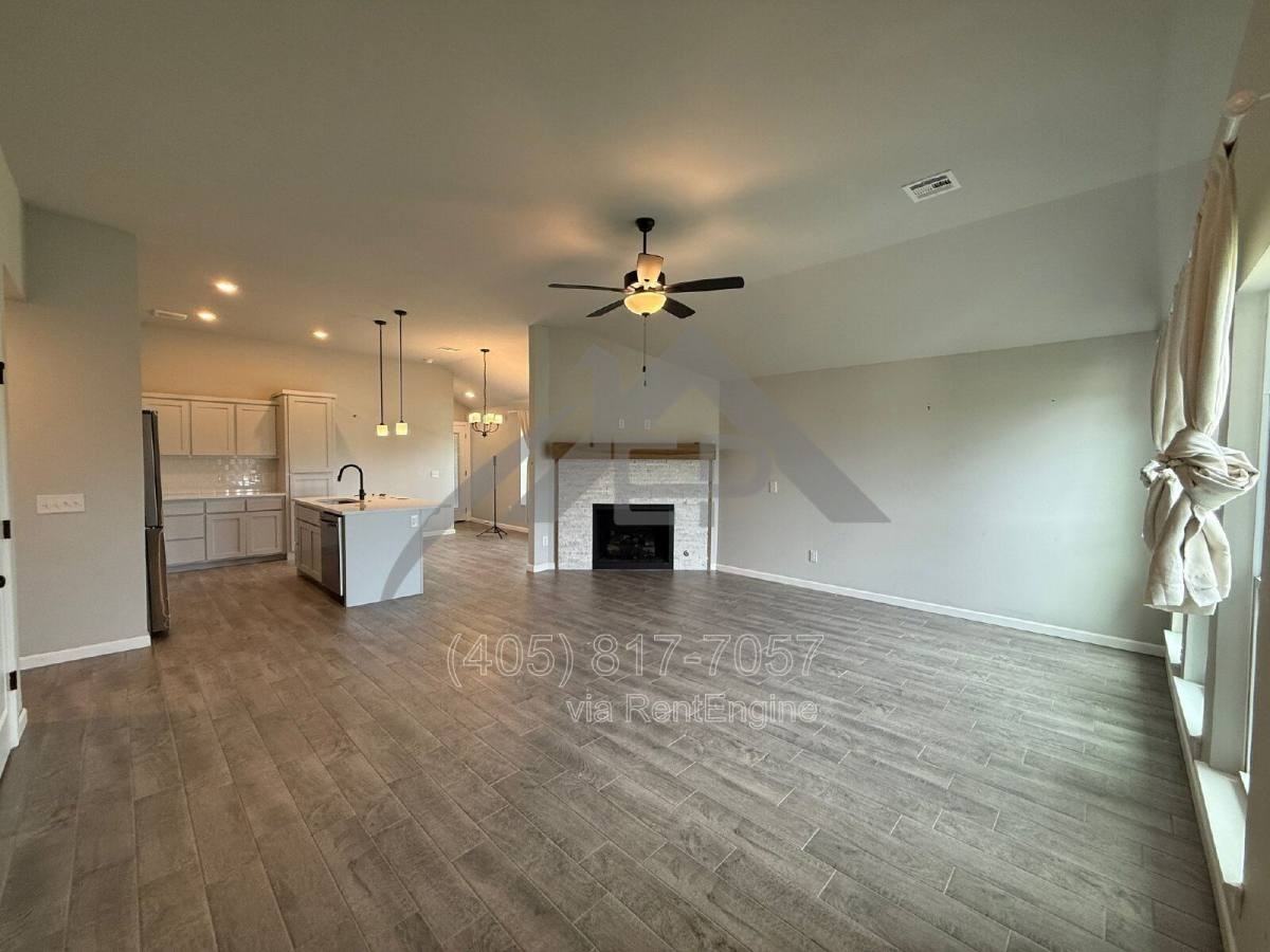 921 S Appaloosa Ln - Photo 2 of 9