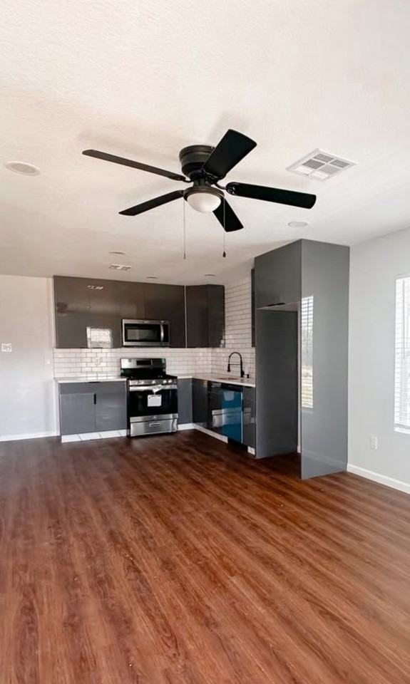 2609 Mitchell Ave - Photo 2 of 3