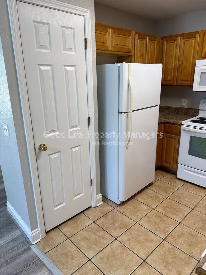 8440 Chisholm Rd #B - Photo 3 of 10