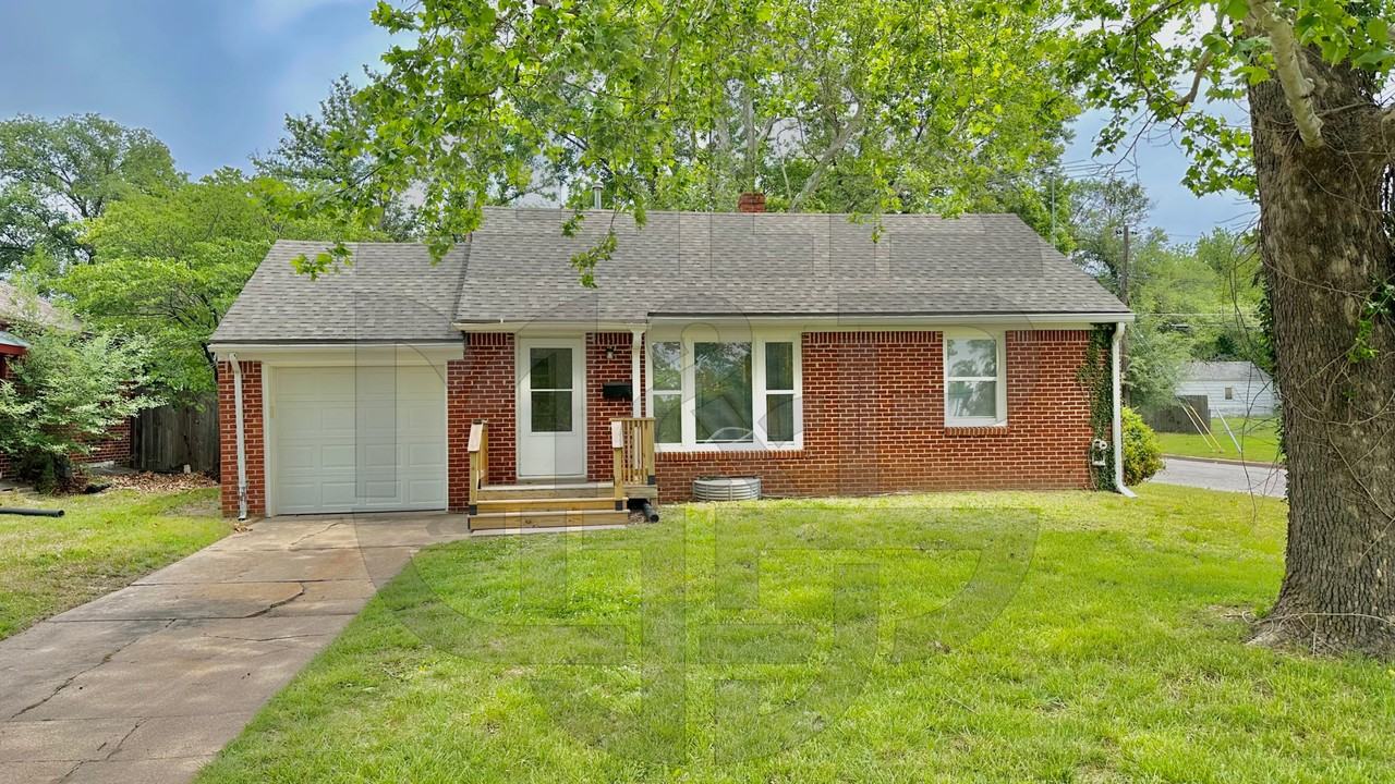 1102 N Crestway St - Photo 2 of 19