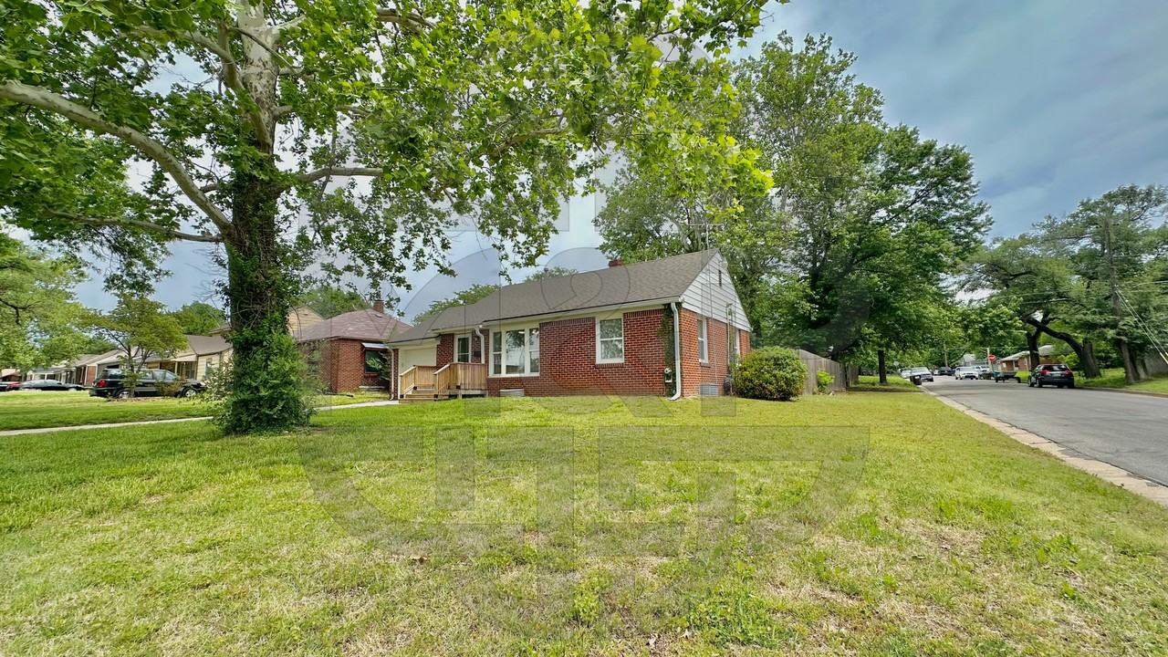 1102 N Crestway St - Photo 3 of 19
