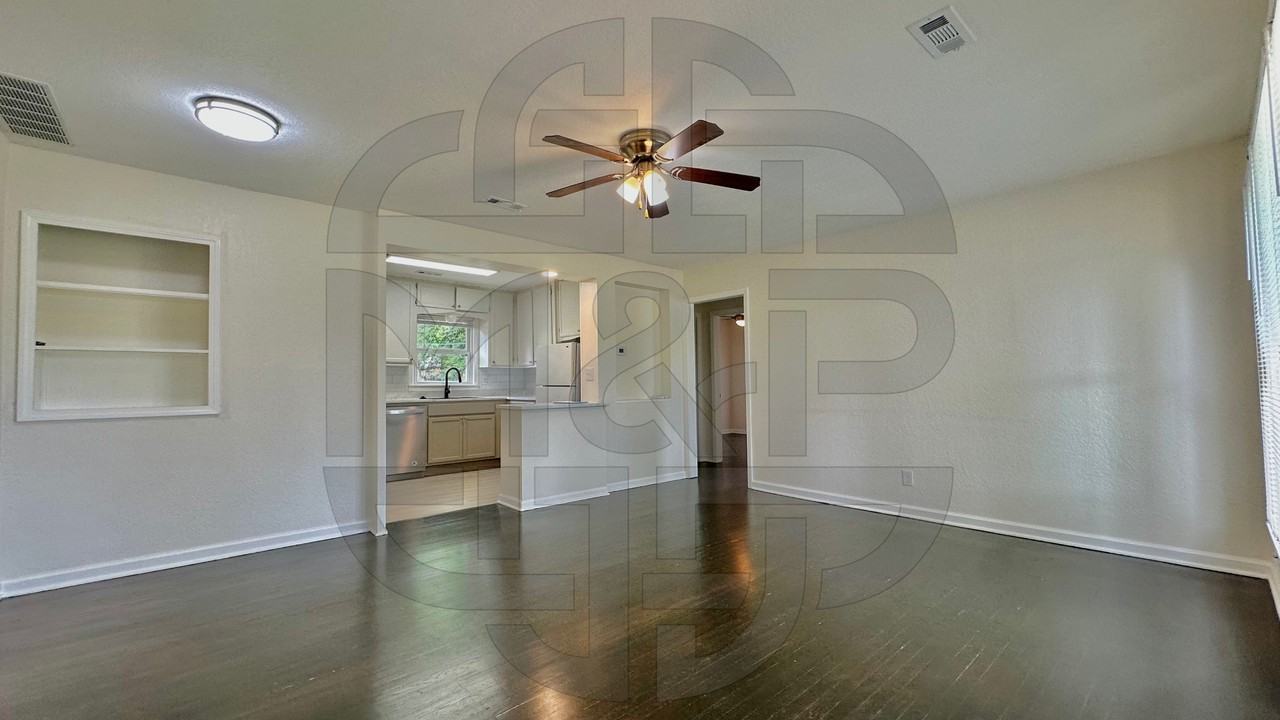 1102 N Crestway St - Photo 4 of 19