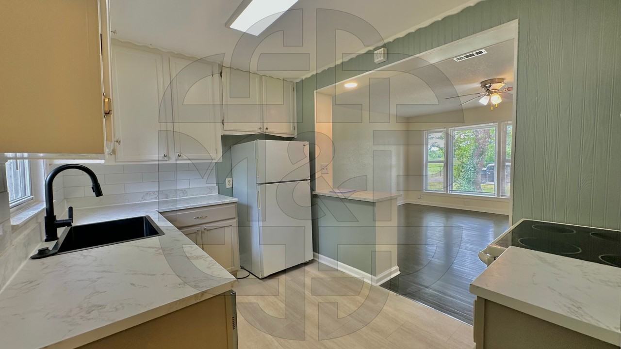 1102 N Crestway St - Photo 7 of 19