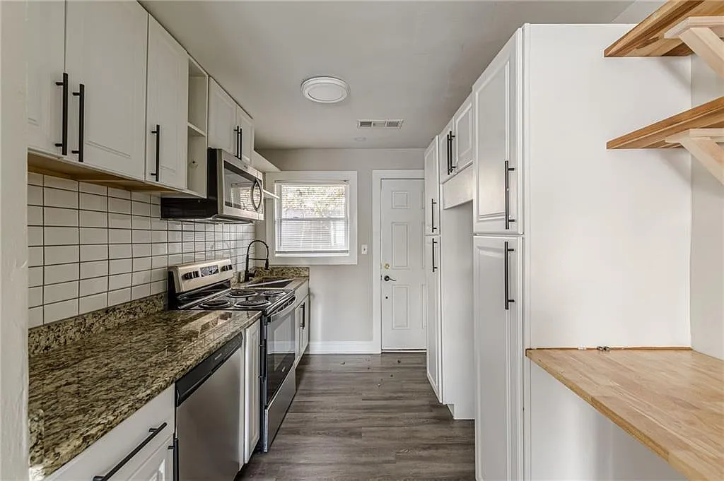 919 Hobson St Sw #B - Photo 2 of 11