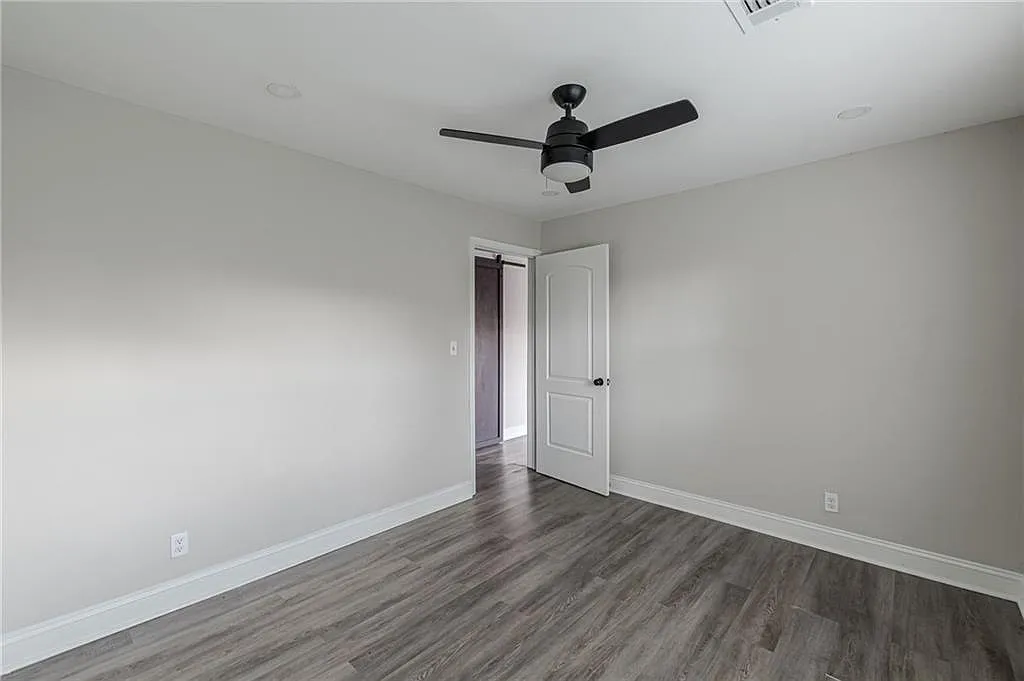 919 Hobson St Sw #B - Photo 3 of 11