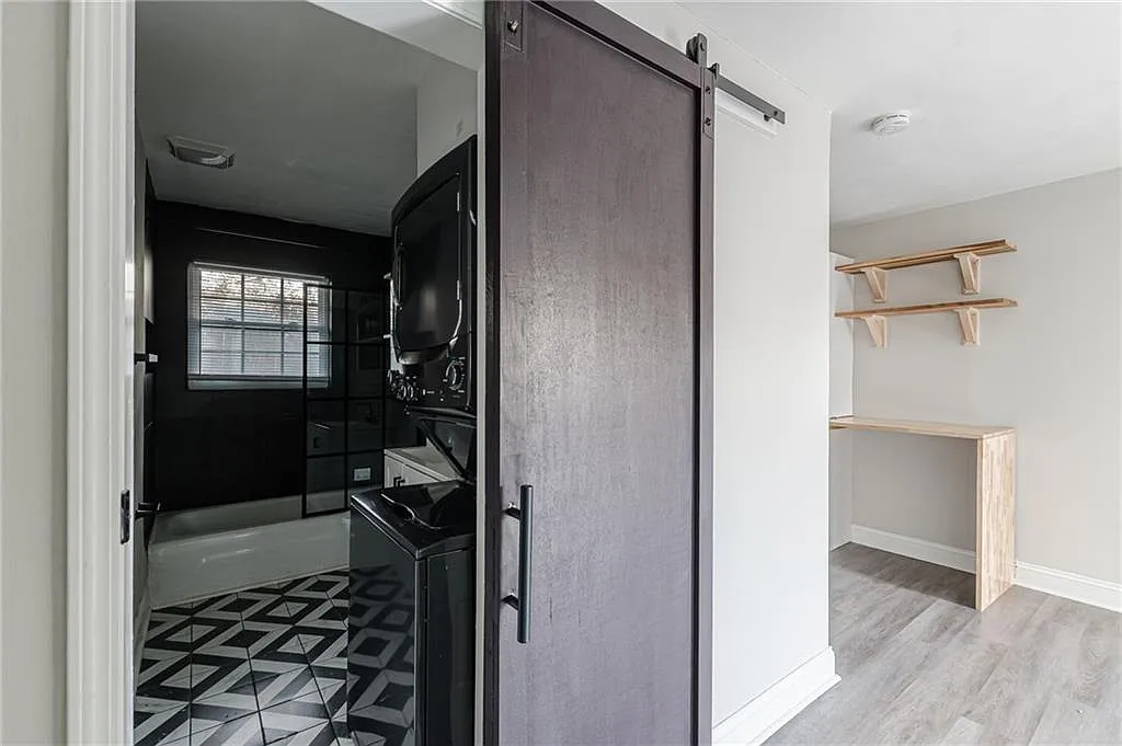 919 Hobson St Sw #B - Photo 5 of 11