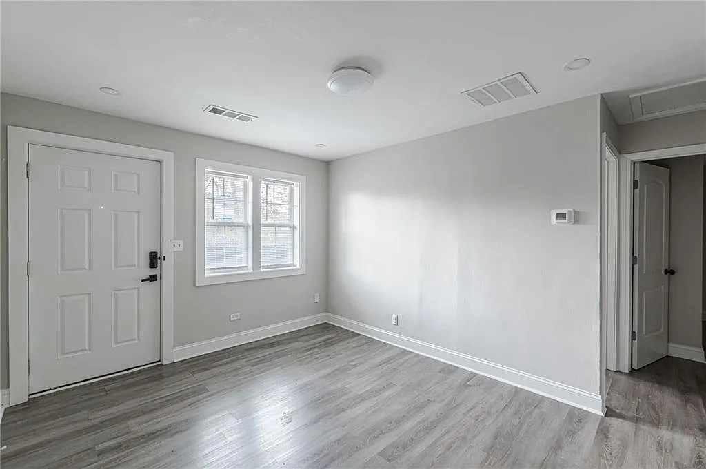 919 Hobson St Sw #B - Photo 6 of 11