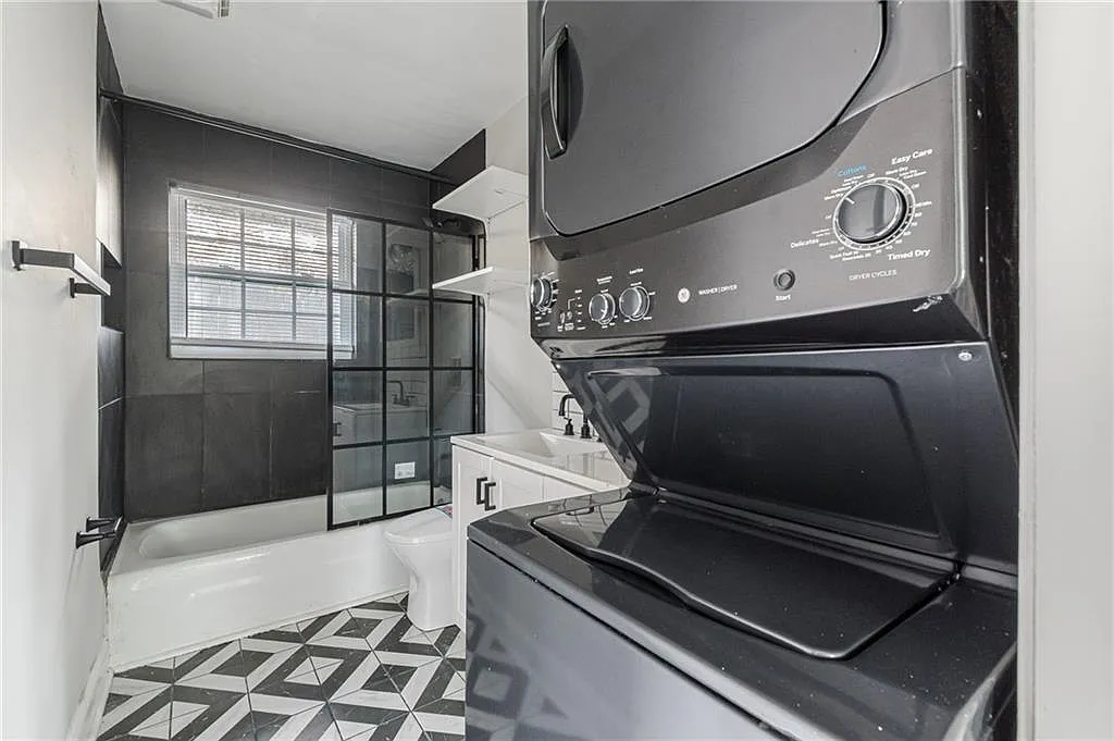 919 Hobson St Sw #B - Photo 7 of 11