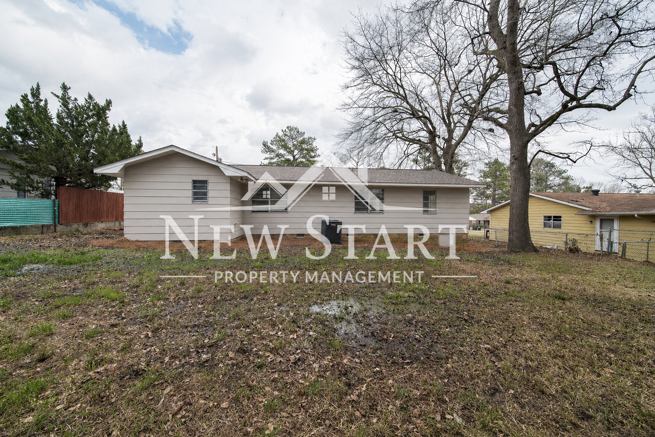 1417 Celeste Dr - Photo 2 of 10