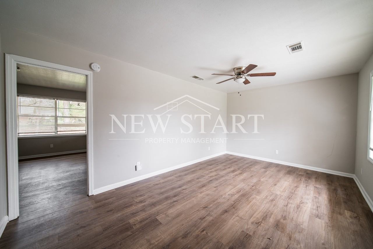 1417 Celeste Dr - Photo 3 of 10