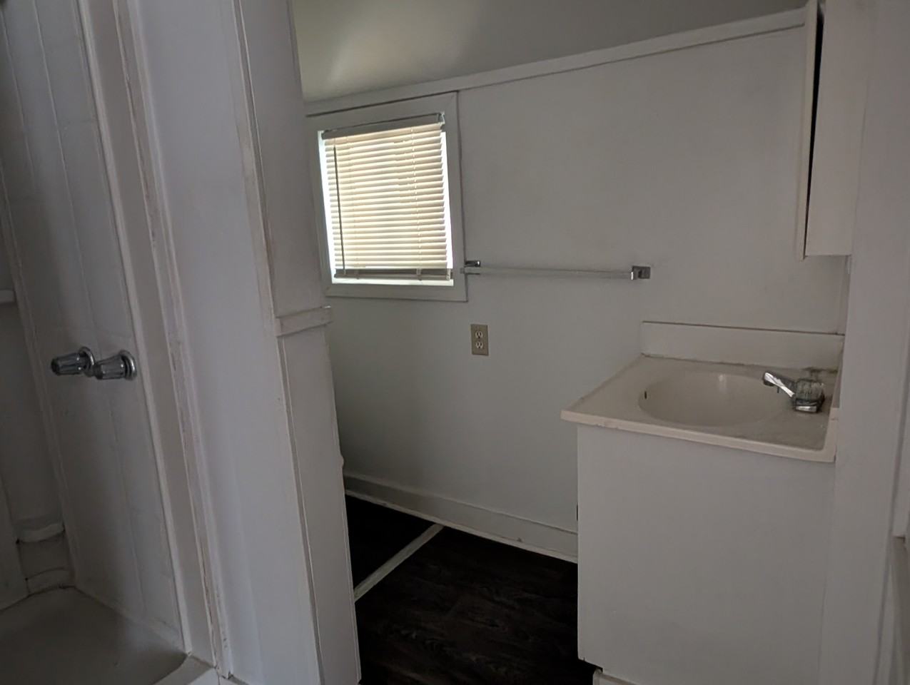 200 Naomi Dr - Photo 4 of 9