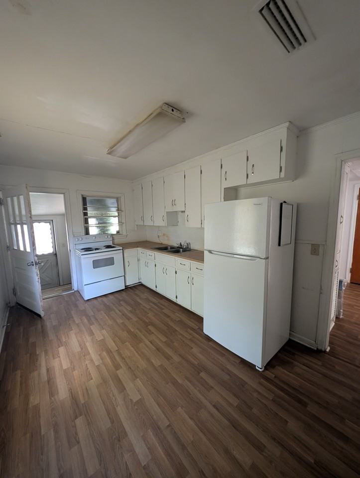 200 Naomi Dr - Photo 5 of 9