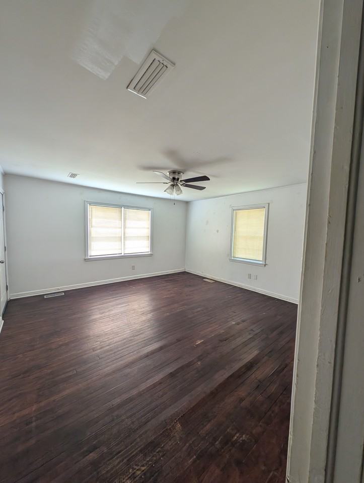 200 Naomi Dr - Photo 7 of 9