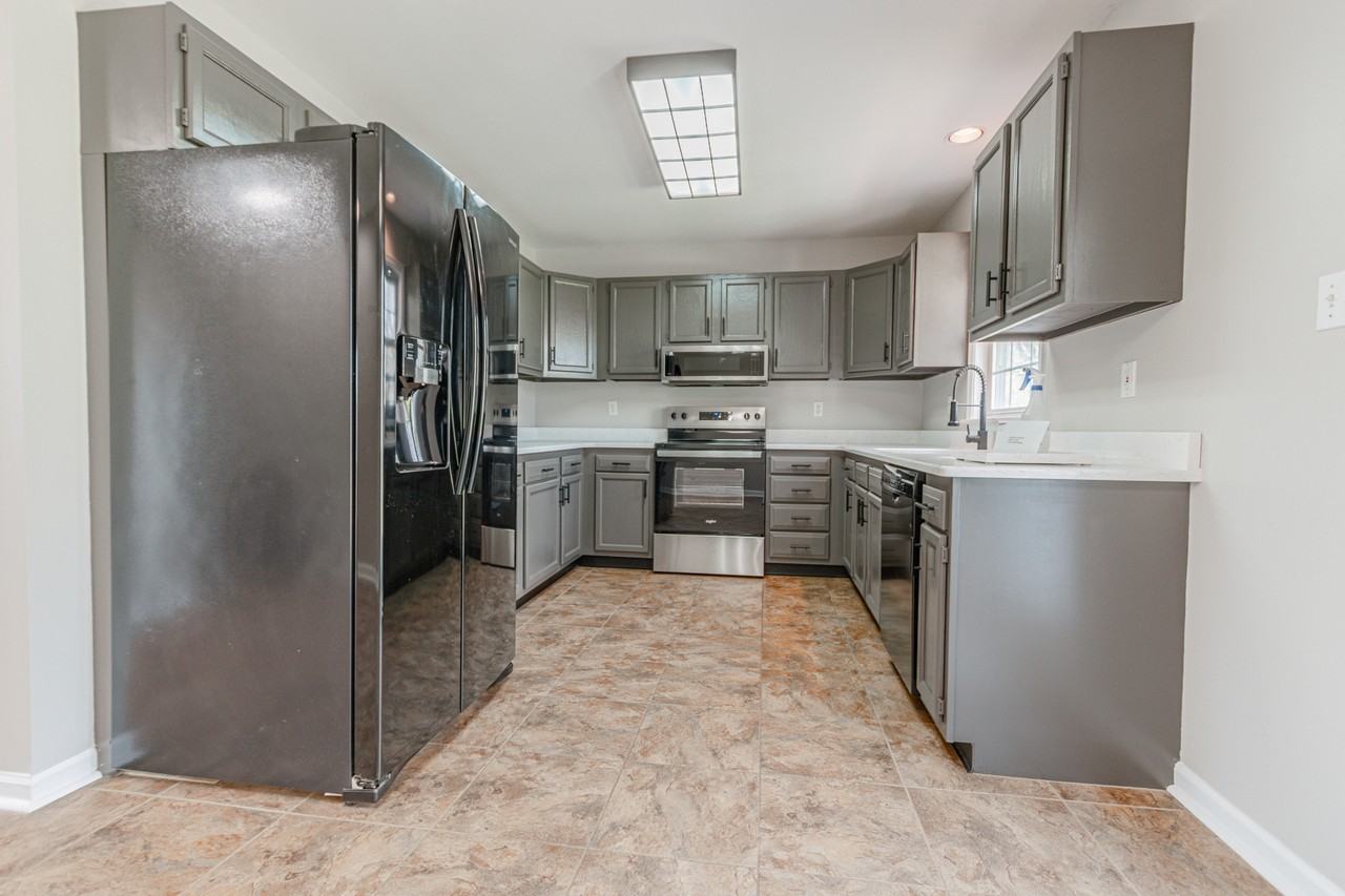 2256 N Point Dr - Photo 4 of 28