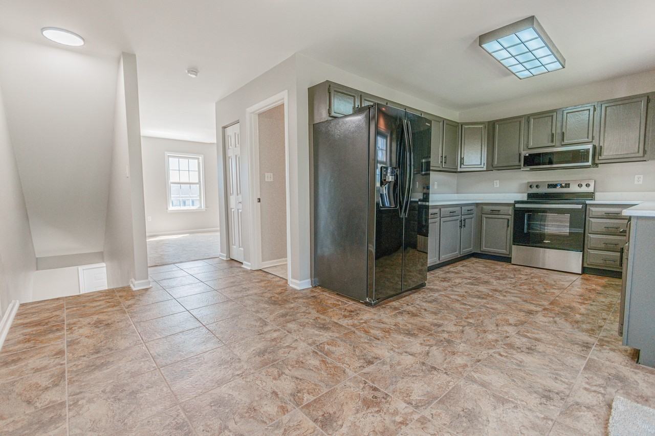 2256 N Point Dr - Photo 6 of 28