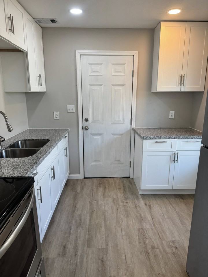 20 Taylor St - Photo 4 of 13