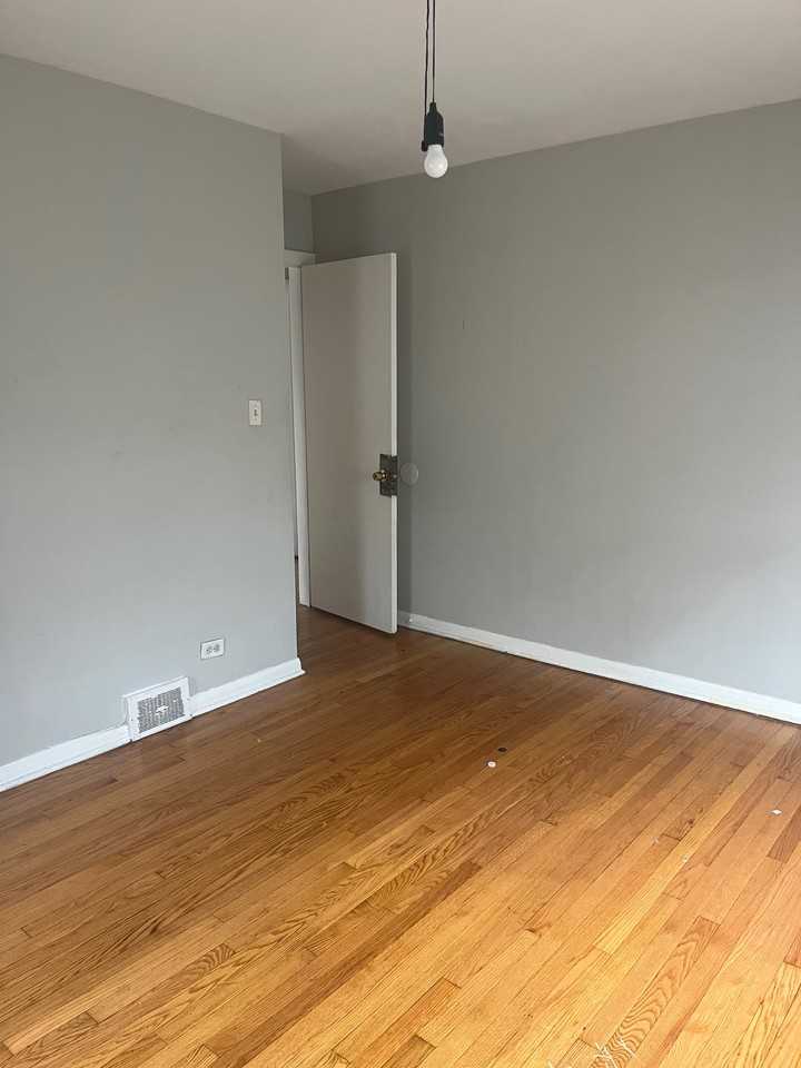1013 Bellwood Ave #2W - Photo 3 of 6