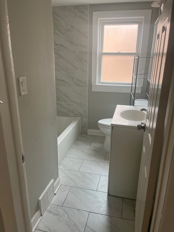 1013 Bellwood Ave #2W - Photo 4 of 6