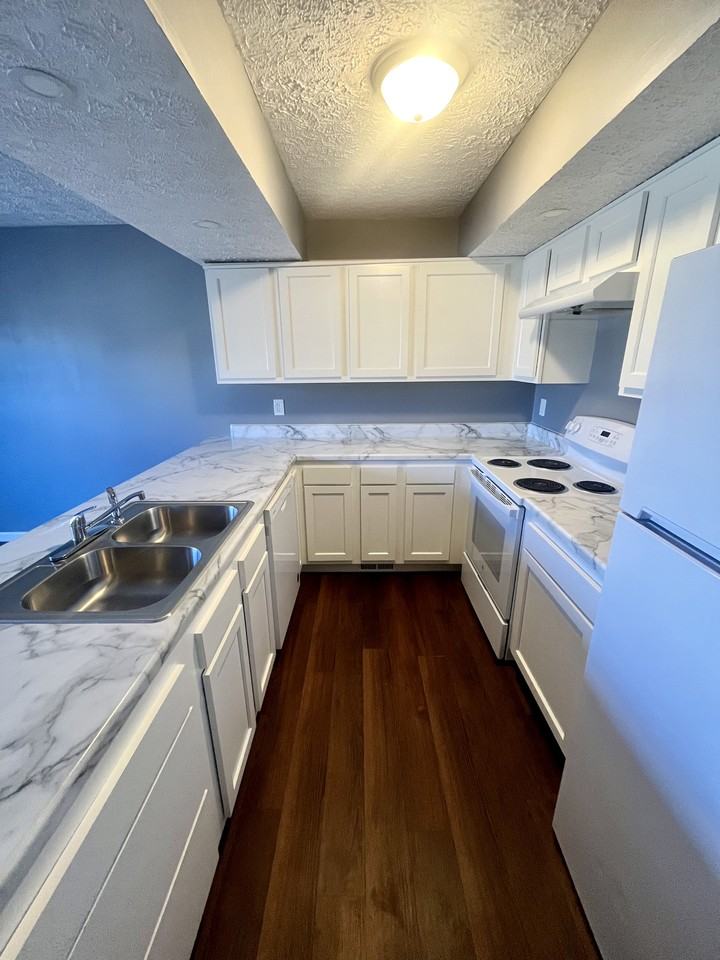 8 Thistlewood Ln #6 - Photo 2 of 10