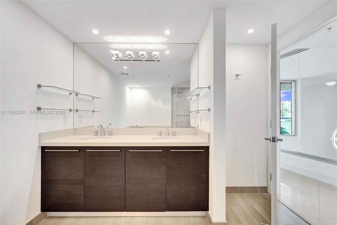 7928 East Dr #101 - Photo 7 of 41