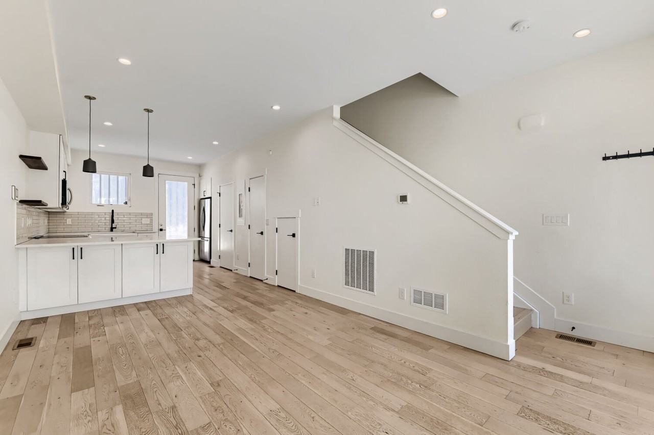 1907 W Elk Pl - Photo 3 of 21