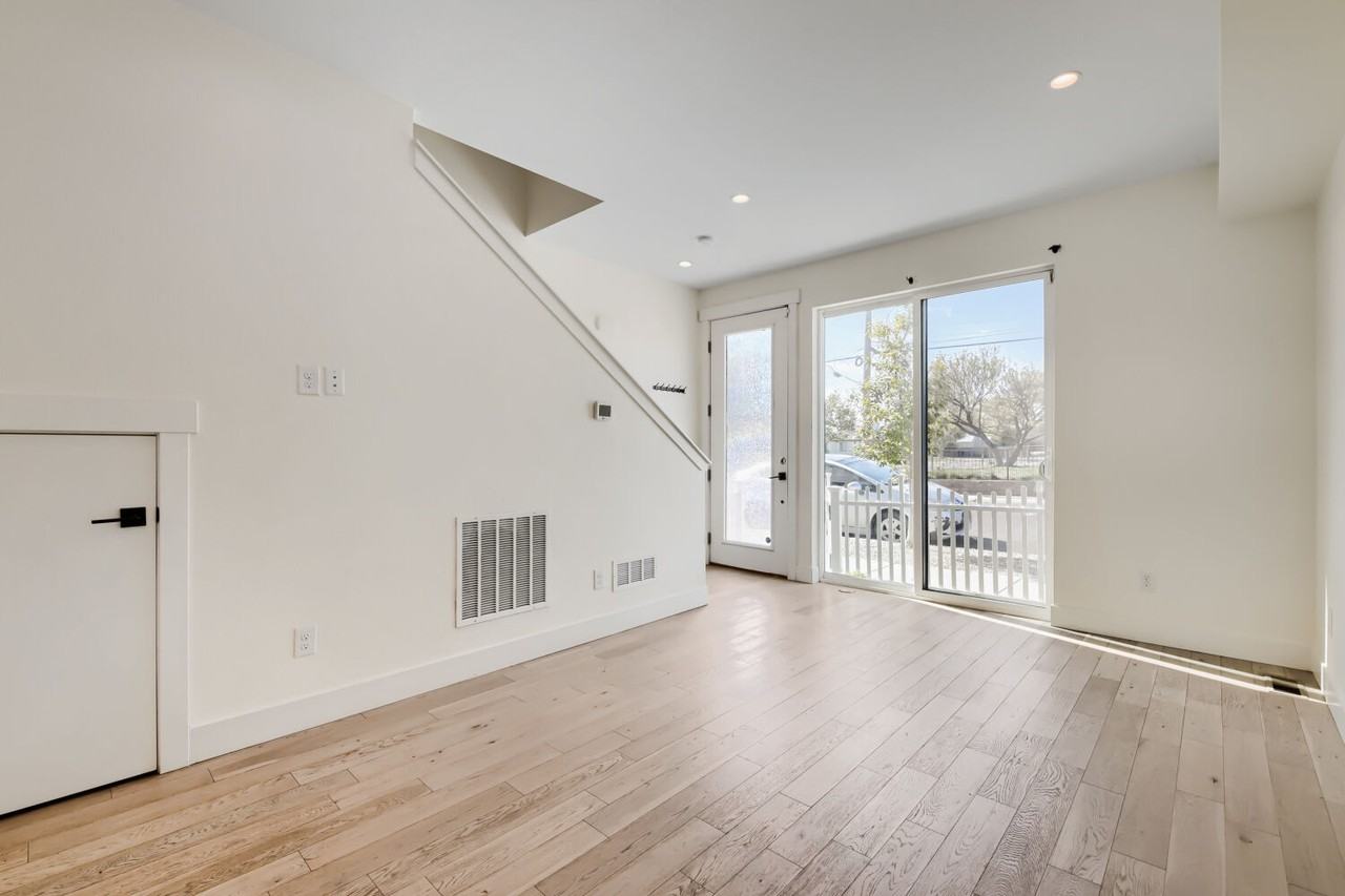 1907 W Elk Pl - Photo 4 of 21