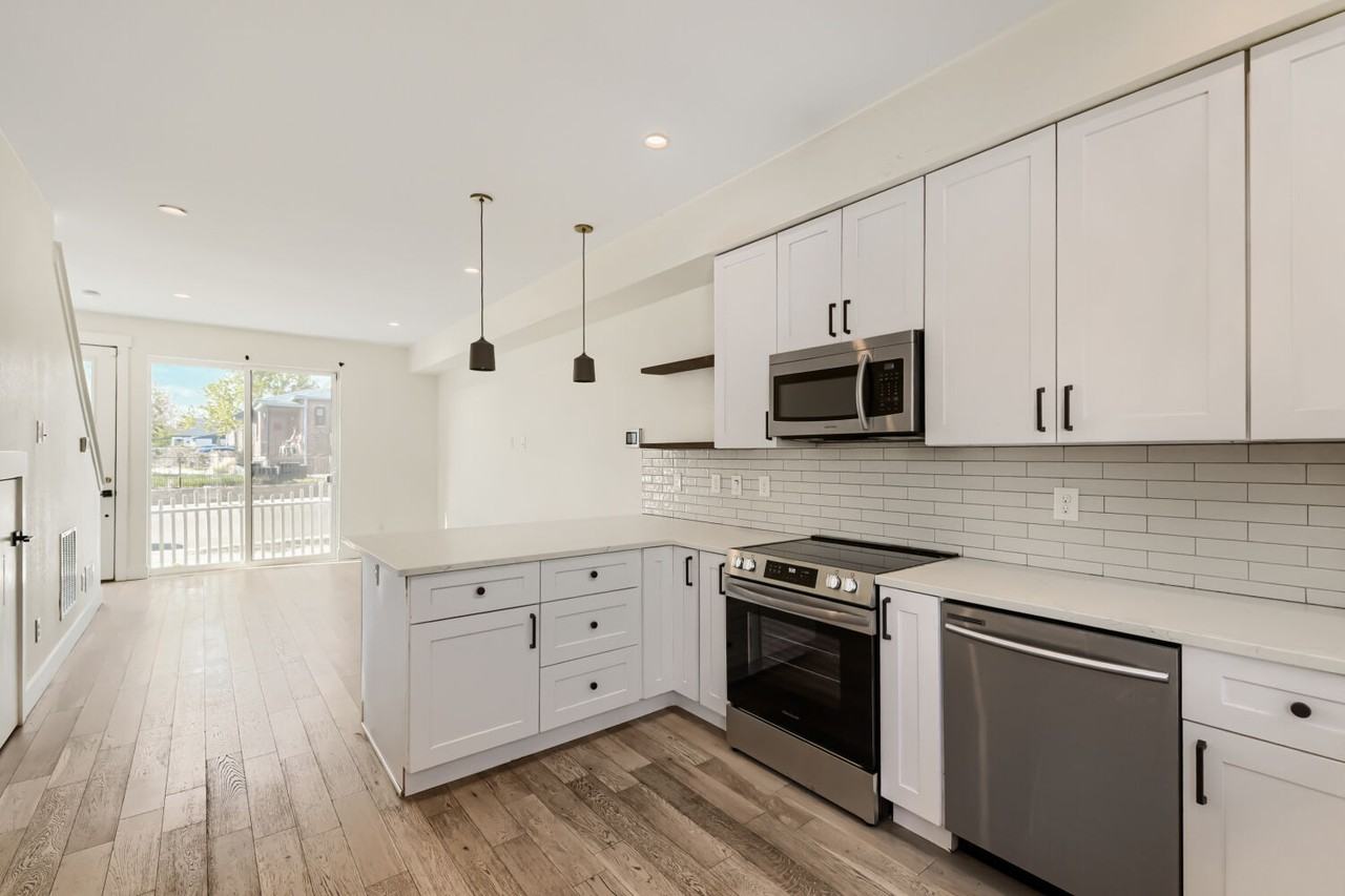1907 W Elk Pl - Photo 5 of 21