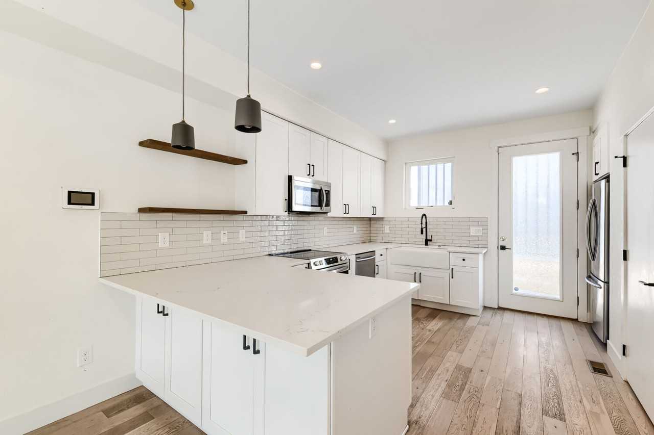1907 W Elk Pl - Photo 6 of 21