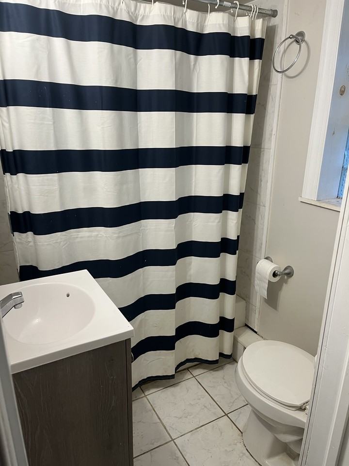 2111 Lawn Ave #9 - Photo 3 of 10
